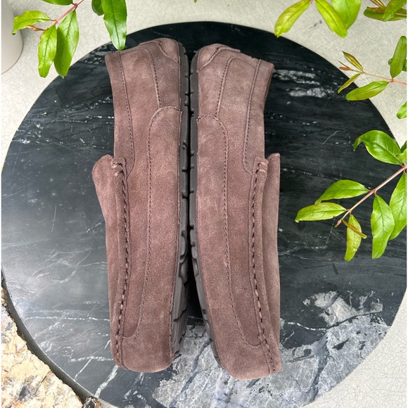 UGG Espresso Brown Ascot Slipper
Men's SIZE 10 US like new
Moccasin - Picture 11 of 11